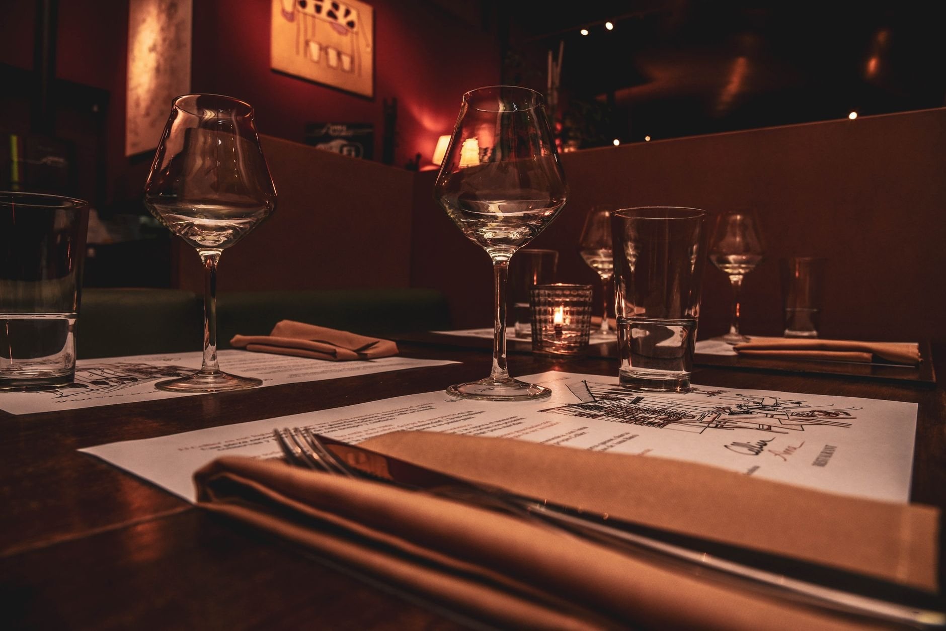 Romantic restaurant setting with candlelight and elegant tableware, perfect for fine dining ambience.